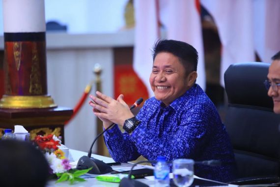 gubernur-sumsel-herman-deru-saat-memimpin-rapat-koordinasi-p-ff0g