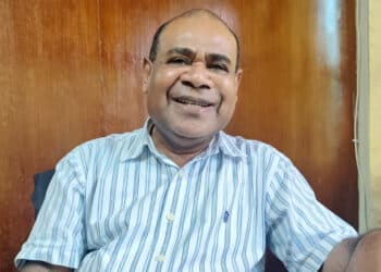 Kepala-Pusat-Inkubasi-Bisnis-Universitas-Ottow-Geissler-Papua-Moses-Yomungga-350x250