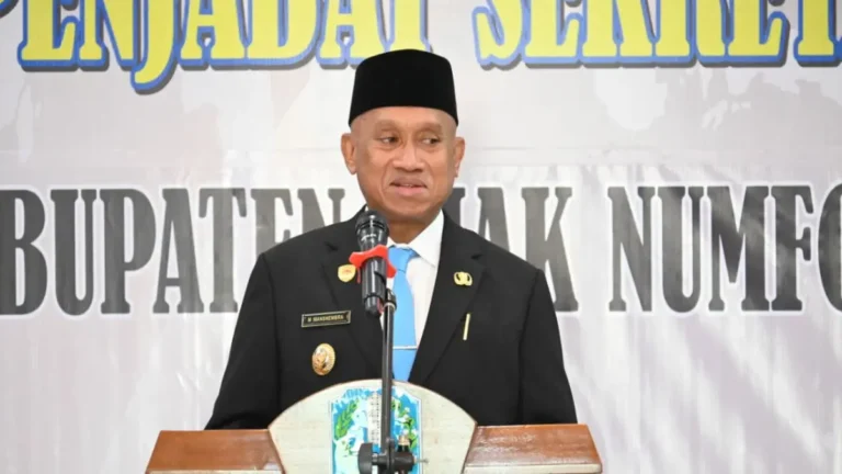 bupati-biak-numfor-markus-octovianus-mansnembra-shmm-ceposonlinecomfiktor-Aiiv2