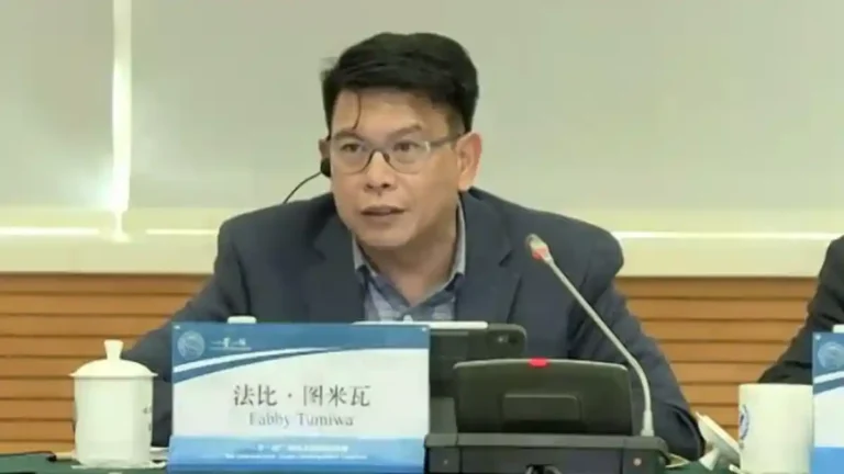 direktur-eksekutif-institute-essential-services-reform-iesr-fabby-tumiwa