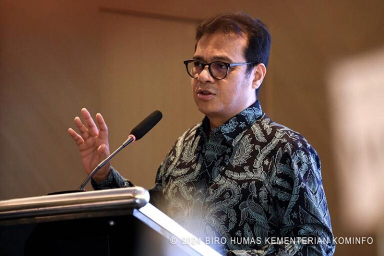 kominfo-wamen-nezar-patria-workshop-jurnalis-AI-copilot-DRA-2 (1)