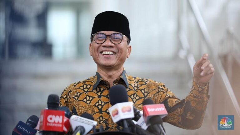 menteri-desa-dan-pembangunan-daerah-tertinggal-mendes-pdt-yandri-susanto-di-istana-merdeka-jakarta-rabu-23102024-cnbc-indonesi-2_169