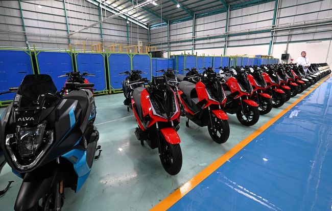presiden-prabowo-subianto-saat-acara-pluncuran-motor-listrik-nasional-molinas-pada-kamis-1382026-dok-sekretariat-presiden-1786616304092