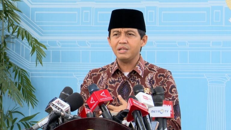33931-menteri-kehutanan-raja-juli-antoni