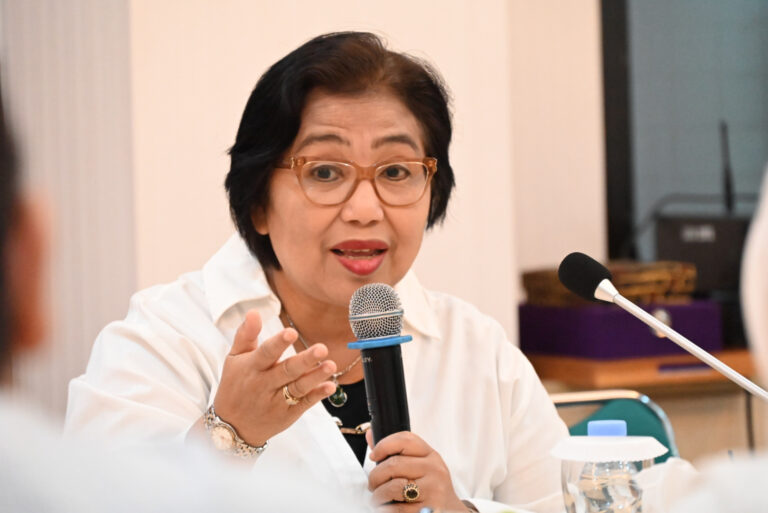 Anggota_Badan_Urusan_Rumah_Tangga_BURT_DPR_RI_Irma_Suryani_Chaniago_saat_mengikuti_kunjungan_kerja20240830185604