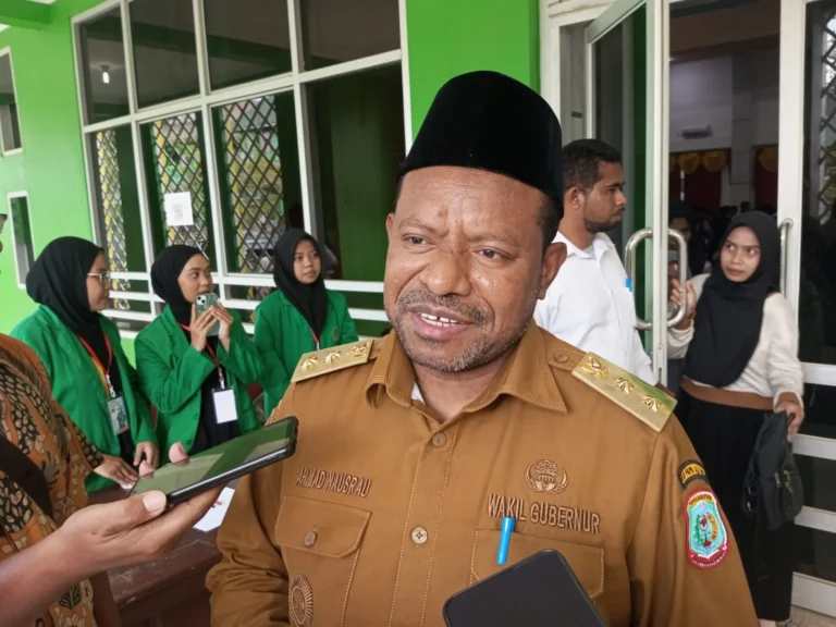 Wakil-Gubernur-Papua-Barat-Daya-Ahmad-Nausrau-mbg (1)