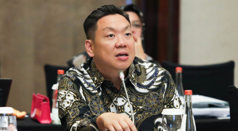 charles-pastikan-dpr-ri-akan-awasi-pelaksanaan-program-ckg-VXCt6QKMtQ