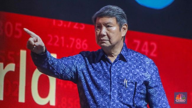 utusan-khusus-presiden-ri-bidang-iklim-dan-energi-hashim-djojohadikusumo-menyampaikan-paparan-dalam-dbs-asian-insights-confere-1747818454854_169